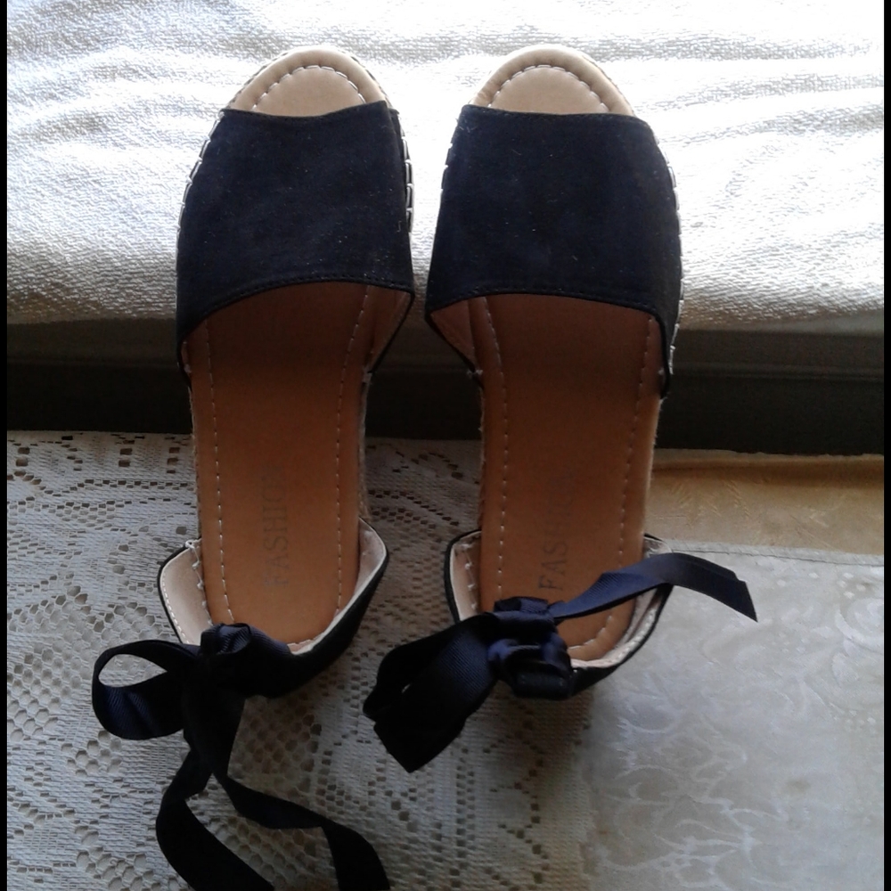 Ladies Espadrills (NWOT)